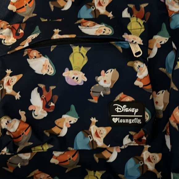 Full-size Disney seven dwarfs Loungefly backpack - Picture 4 of 4